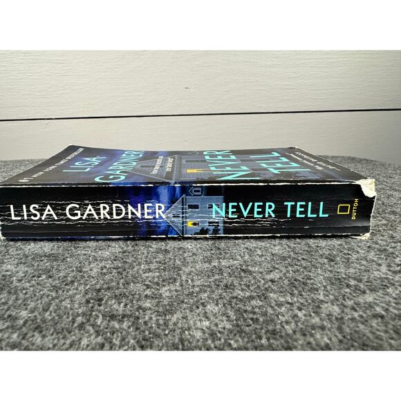 Never Tell by Lisa Gardner (Paperback) - Picture 3 of 7